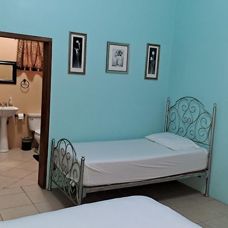 Banyan Rose Apartment Orange Walk Town ภายนอก รูปภาพ