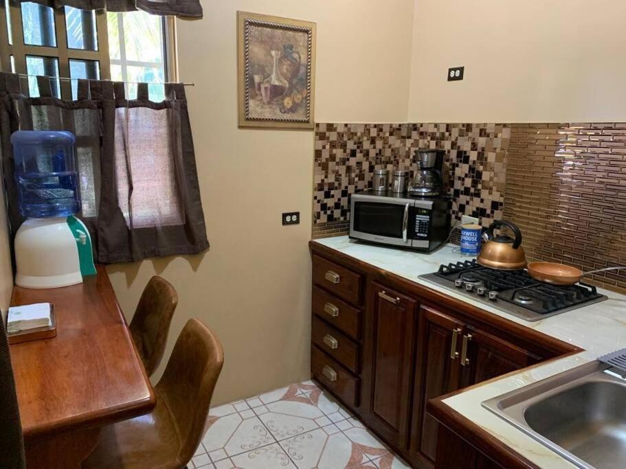 Banyan Rose Apartment Orange Walk Town ภายนอก รูปภาพ