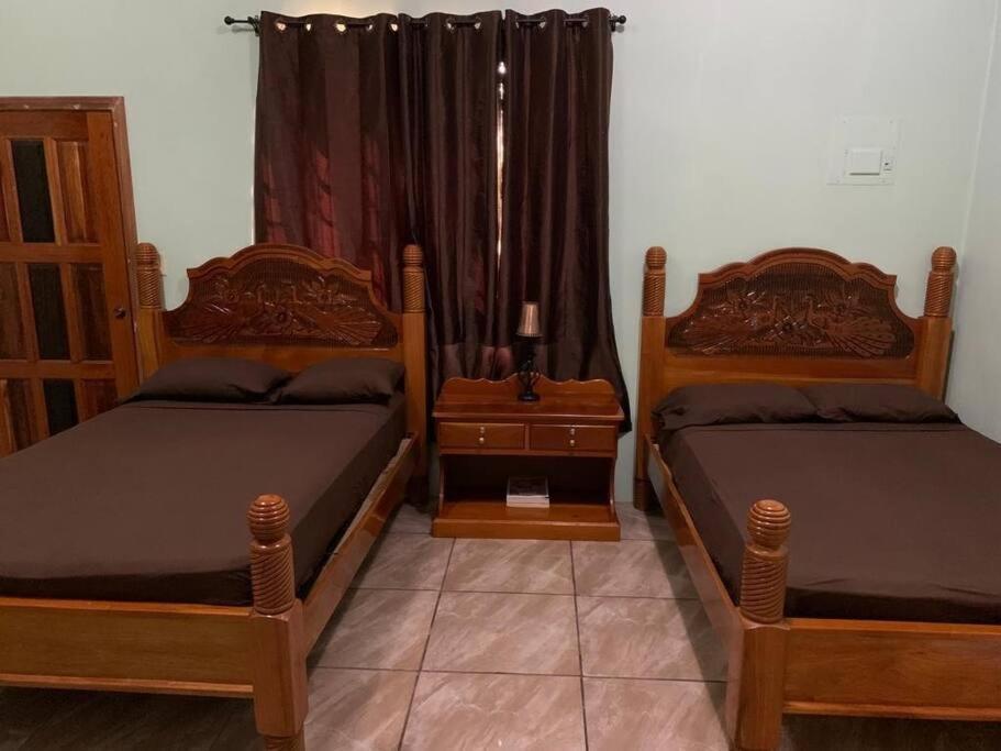 Banyan Rose Apartment Orange Walk Town ภายนอก รูปภาพ