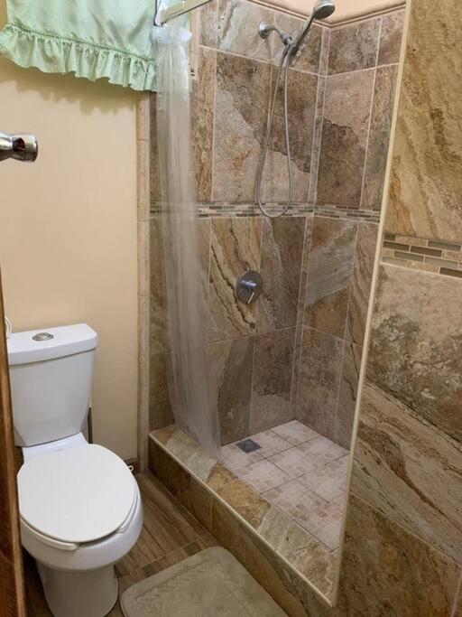 Banyan Rose Apartment Orange Walk Town ภายนอก รูปภาพ