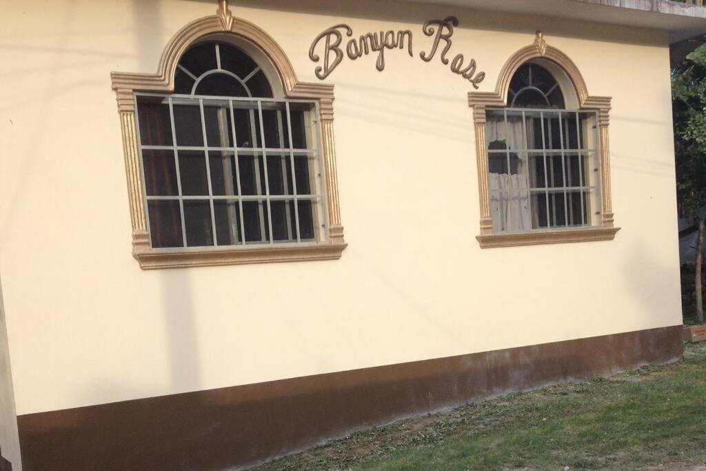 Banyan Rose Apartment Orange Walk Town ภายนอก รูปภาพ