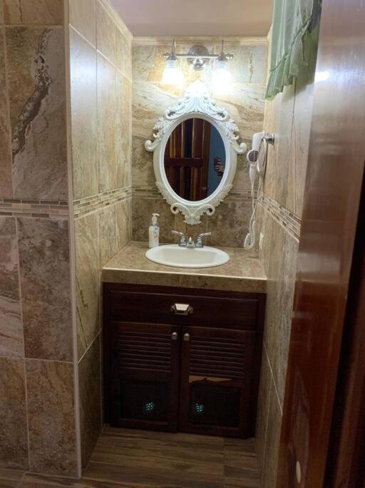 Banyan Rose Apartment Orange Walk Town ภายนอก รูปภาพ