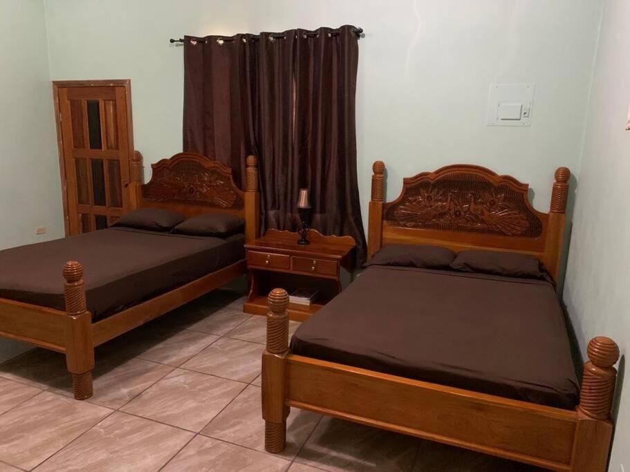Banyan Rose Apartment Orange Walk Town ภายนอก รูปภาพ