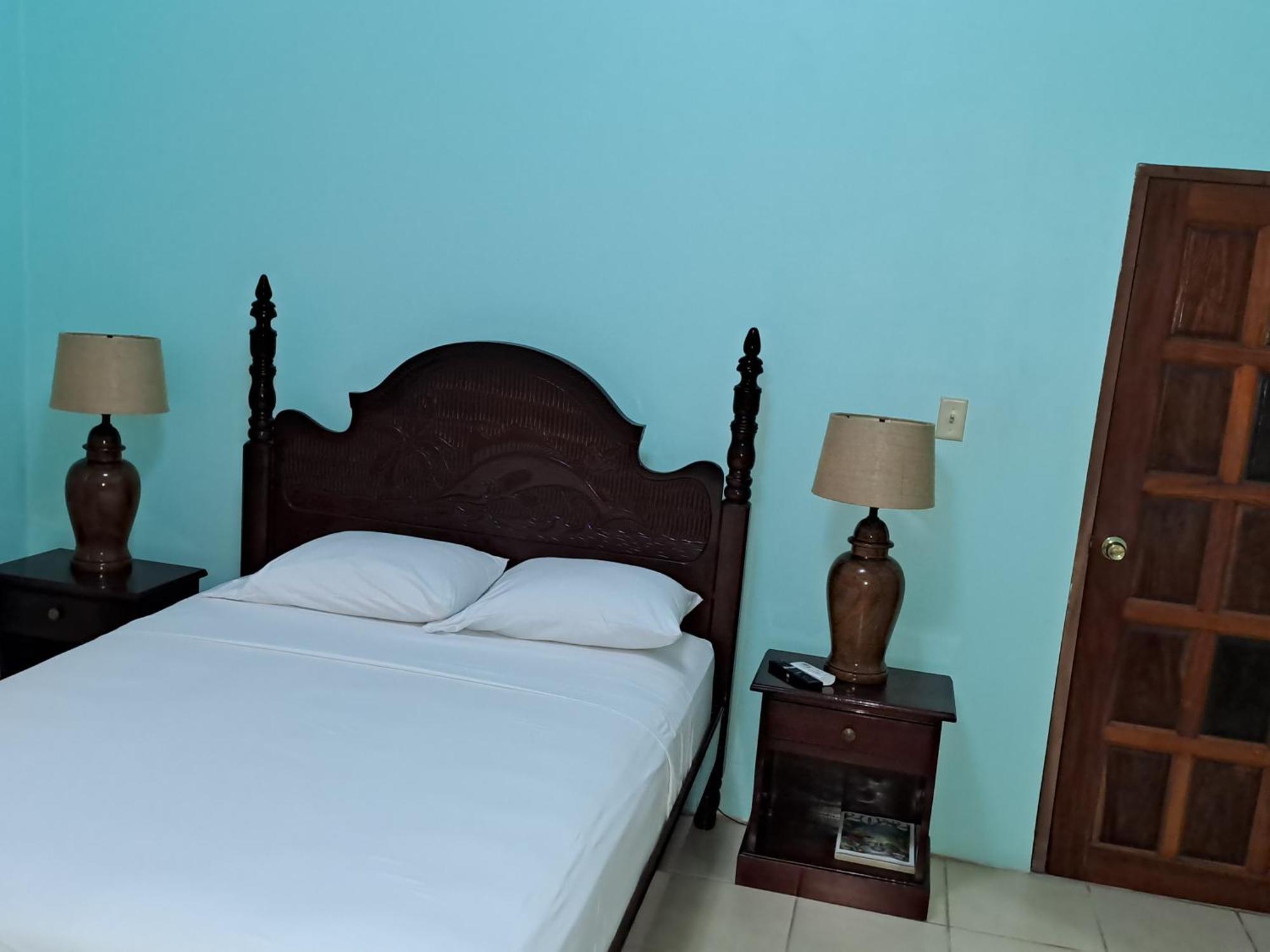 Banyan Rose Apartment Orange Walk Town ภายนอก รูปภาพ