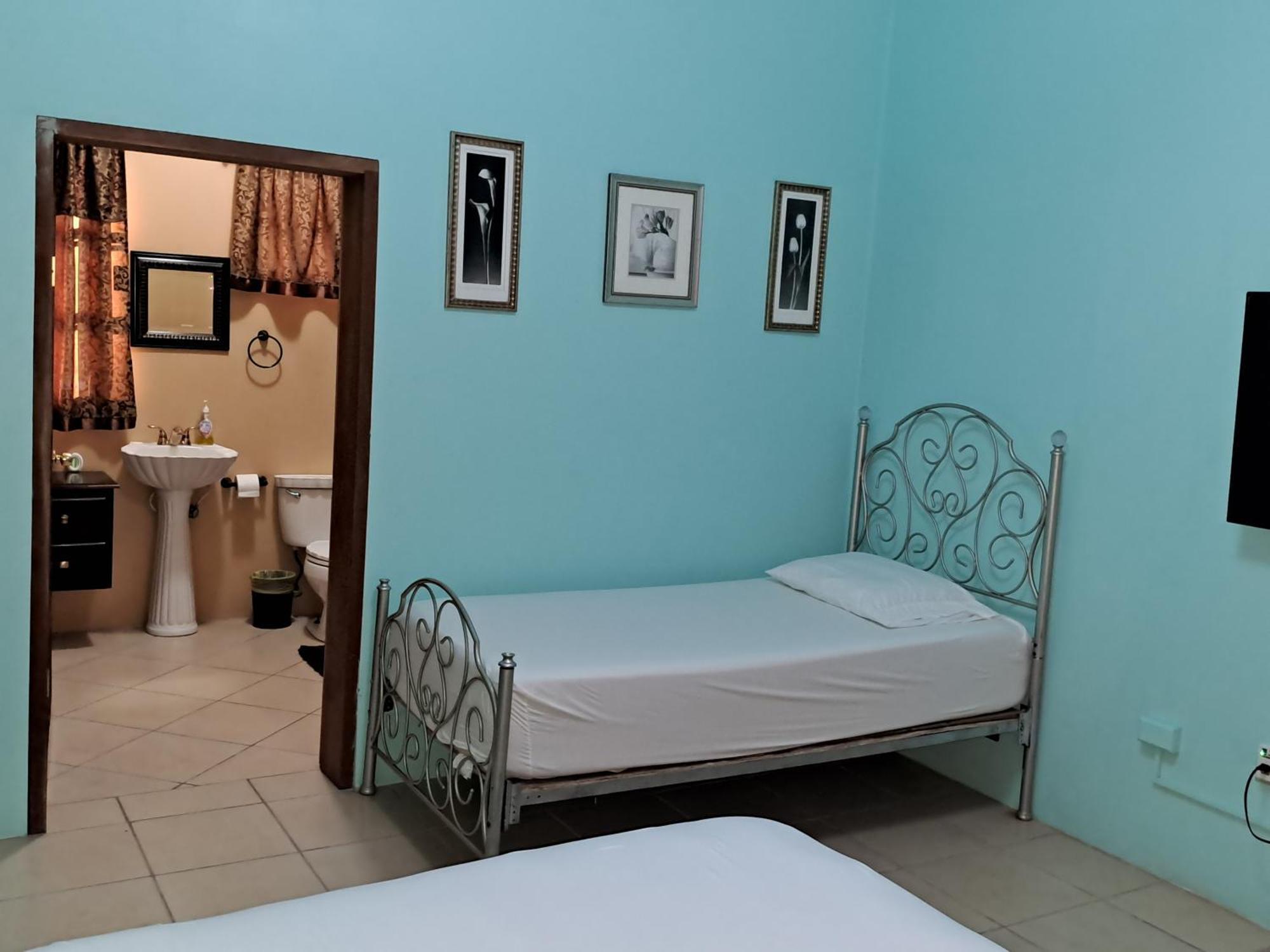Banyan Rose Apartment Orange Walk Town ภายนอก รูปภาพ